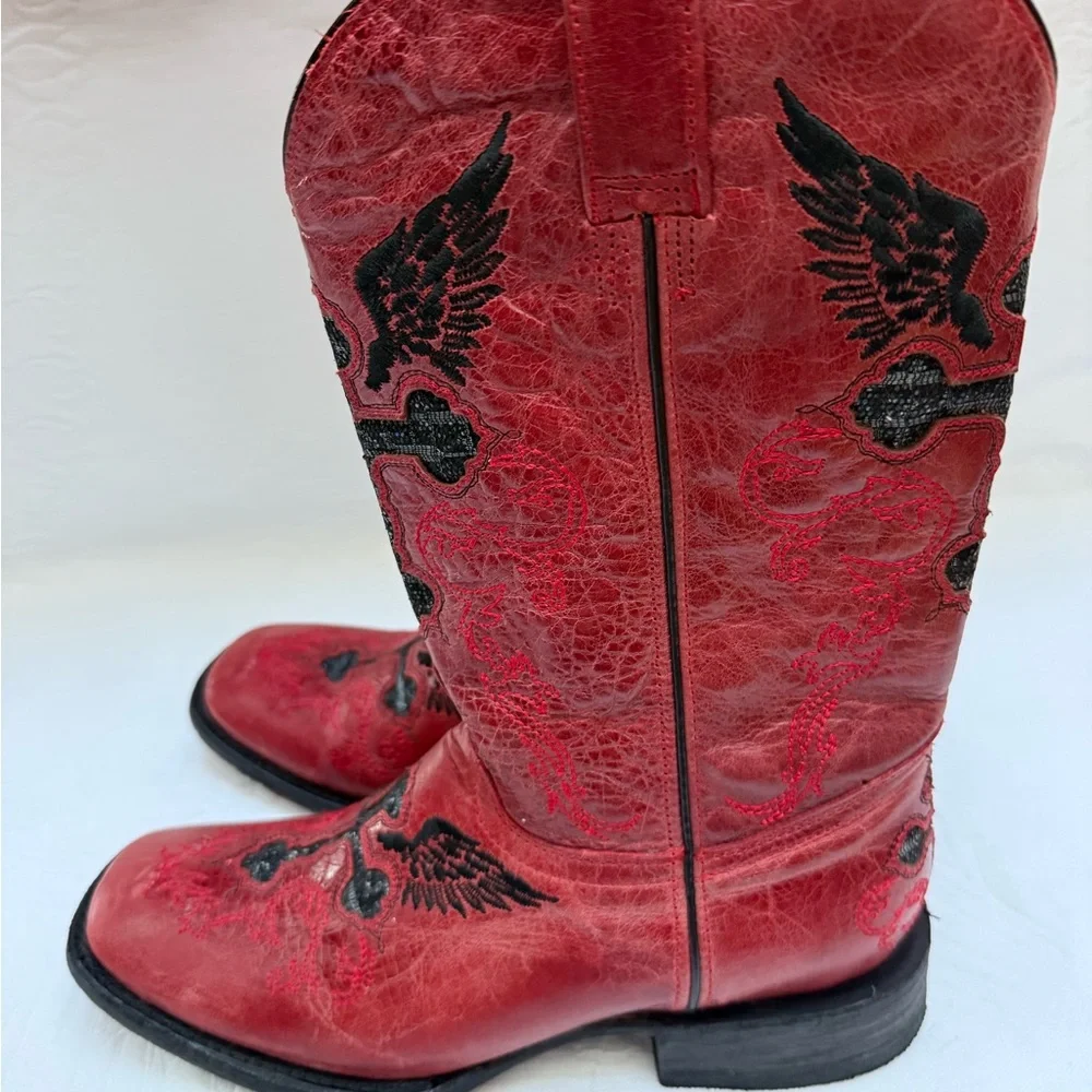 Rockin Leather Red Western Boots with Black Embroidery - Picture 2 of 10